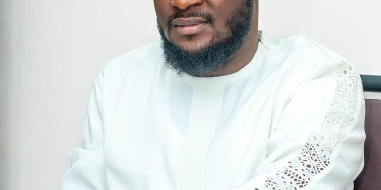 Hon. Kilamuwaye Badmus Congratulates Newly Elected Executives of KUTITES 1996-2002 Set