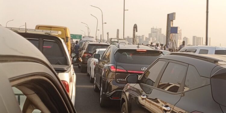 Lagos Gridlock Paralyzes Movement, Transport Fares Skyrocket (photo+video)