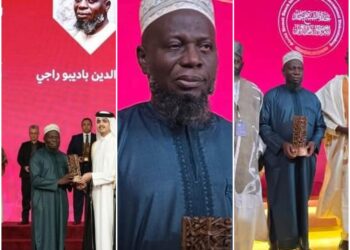 Hypocrisy or Misunderstanding? Islamic Scholar Who Condemns Photography Appears in Award Ceremony Photos