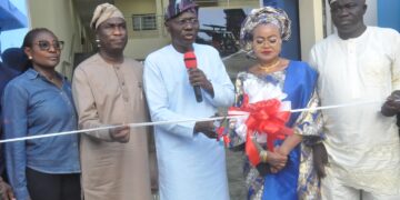 Governor Sanwo-Olu Slashes Red Line Transport Fare by 30%