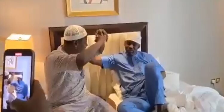 VIDEO: Pasuma, Taye Currency End Longtime Rift at Holy Kaaba in Mecca