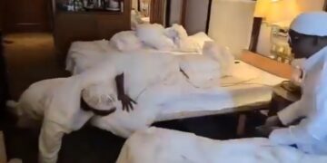 BREAKING! VIDEO: Taye Currency Prostrates Before Pasuma in Saudi Arabia – Sincere Apology or Fans’ Pressure?