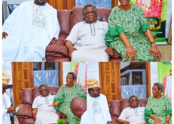 Ambassador Ajadi Pays Homage to Head of His Father’s Lineage, CCII President-General Chief Bode Amoo