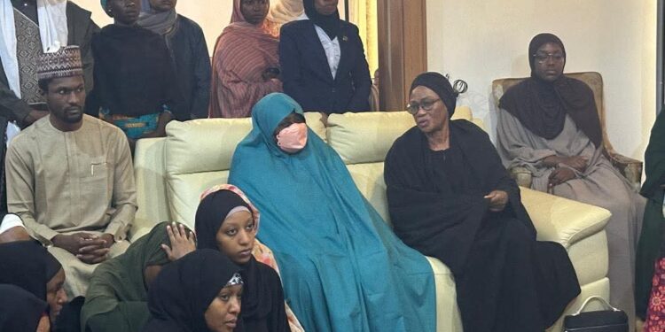 First Lady Oluremi Tinubu Leads Governors’ Wives on Condolence Visit to Aisha Buhari in Daura