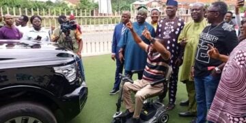 Makinde Donates SUV to Yinka Ayefele After Fresh FM Fire Incident