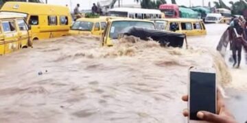 165 Dead, 19 States at Risk as Floods Intensify