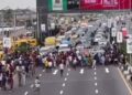 Oworonshoki Residents Block Third Mainland Bridge Over Demolition Exercise (Photo+Video)