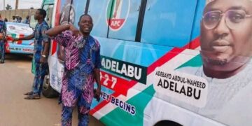 Adelabu’s 2027 Ambition Steals Show at Ibadan Airport