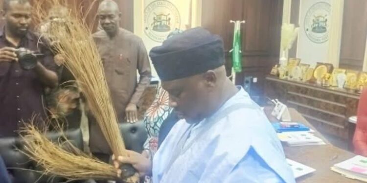 Fintiri Dumps PDP for APC, Moves Entire Adamawa Political Structure to Ruling Party