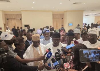 Oyo 2027: Senator Alli Picks APC Nomination Form