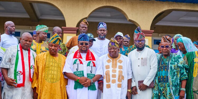 Ajadi Pays Homage to Tradition, Receives Royal Blessings in Historic Saki Palace Visit