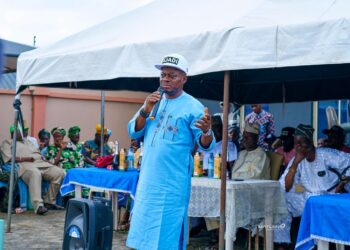 Sanda Praises Makinde, Urges Oyo Central Traders to Support APM